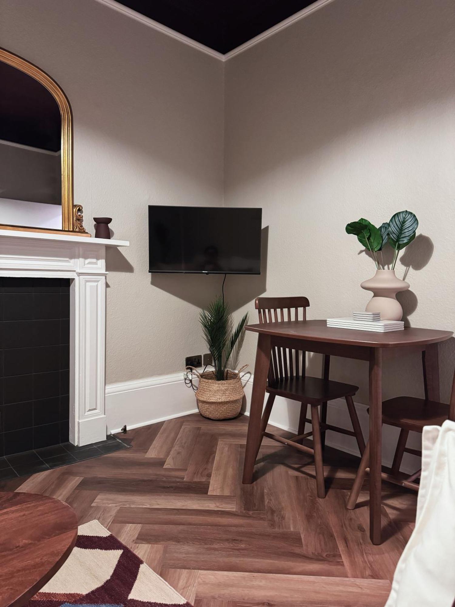 Broad Street Apartment - Central Бат Екстериор снимка