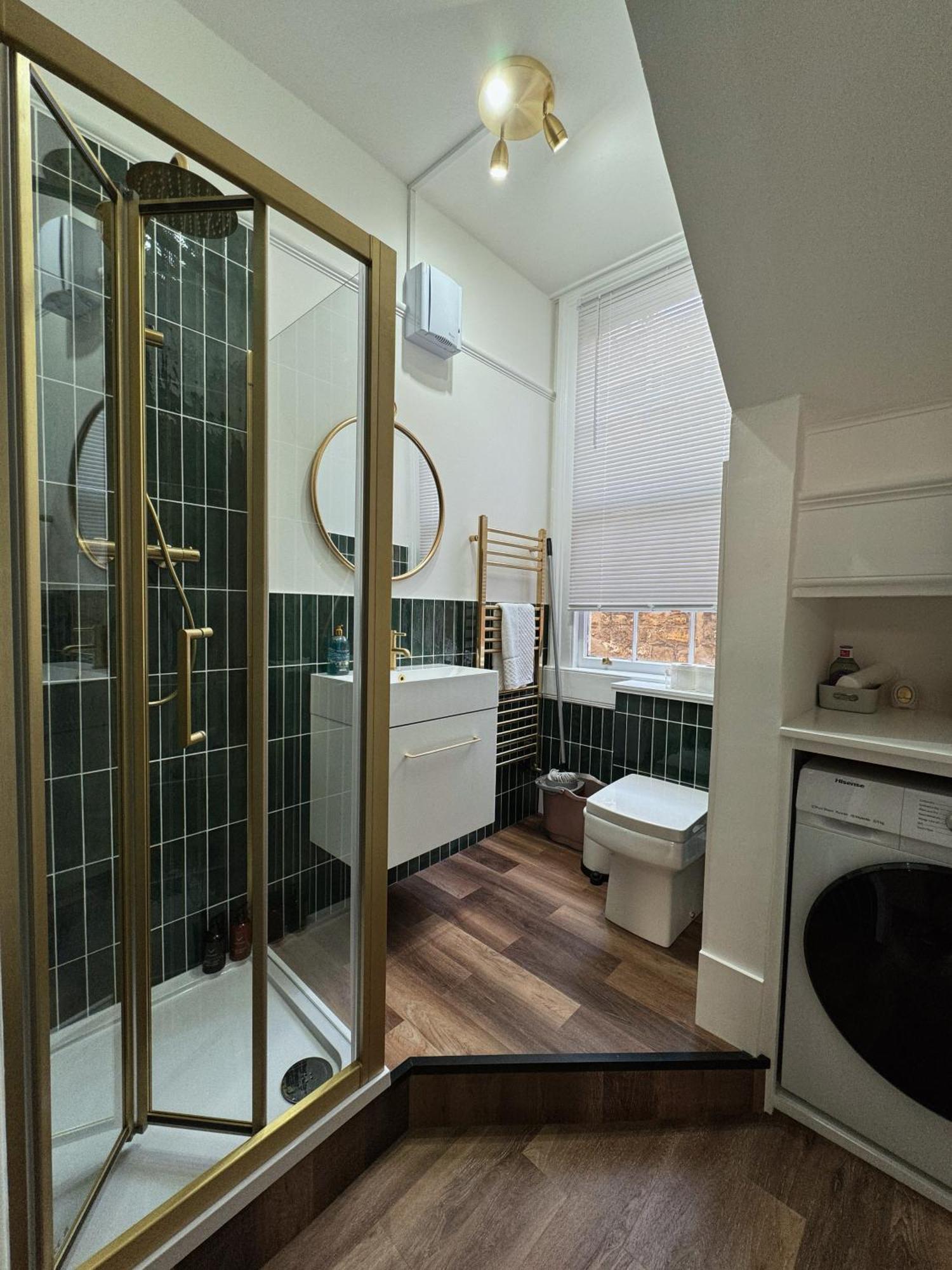Broad Street Apartment - Central Бат Екстериор снимка